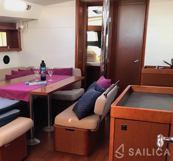 Oceanis 48 - Yacht Charter Sailica