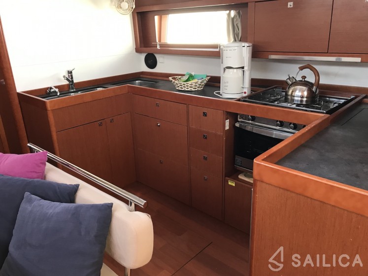 Oceanis 48 - Yacht Charter Sailica