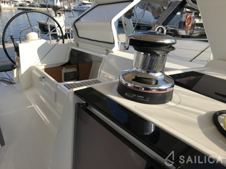 Oceanis 48 - Yacht Charter Sailica
