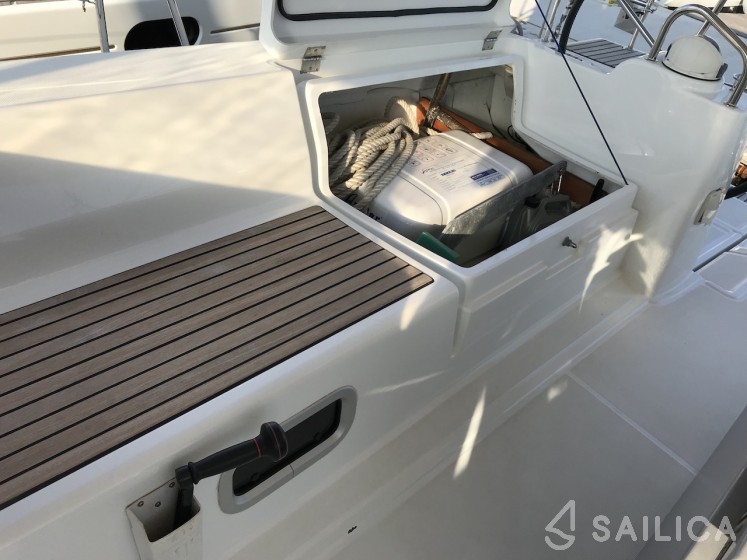 Oceanis 48 - Yacht Charter Sailica
