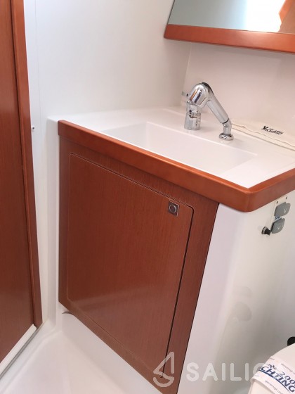 Oceanis 48 - Yacht Charter Sailica