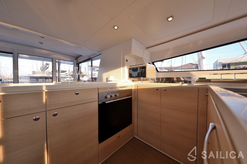 Bali 5.4. - Yacht Charter Sailica