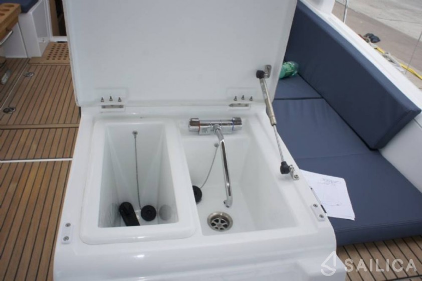 Jeanneau 64 - Yacht Charter Sailica