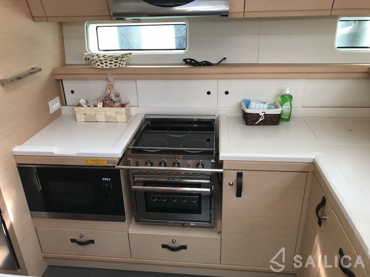 Jeanneau 64 - Yacht Charter Sailica
