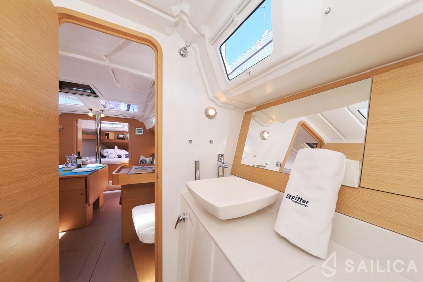 Dufour 360 GL - Yacht Charter Sailica