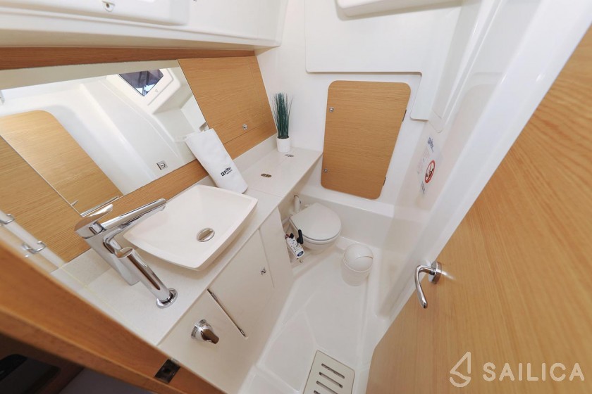 Dufour 360 GL - Yacht Charter Sailica
