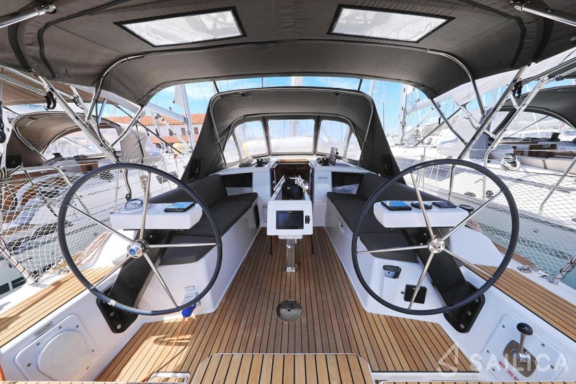 Dufour 360 GL - Yacht Charter Sailica