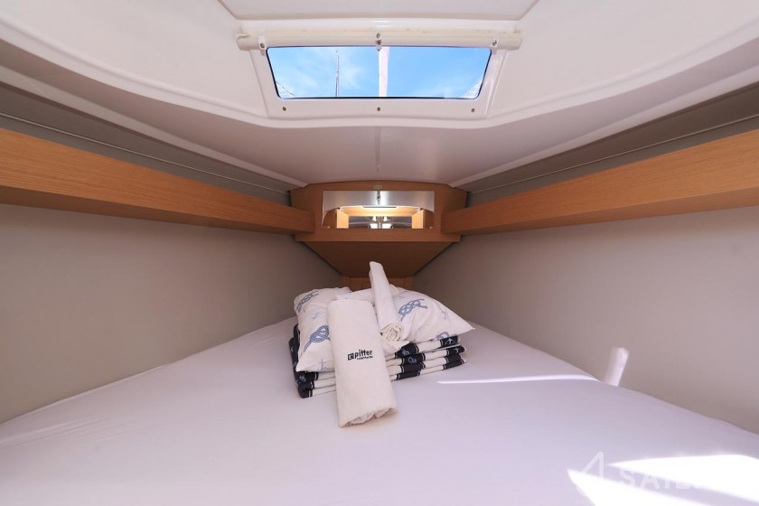 Dufour 360 GL - Yacht Charter Sailica
