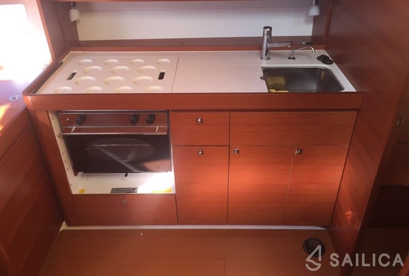 Dufour 410 GL - Yacht Charter Sailica