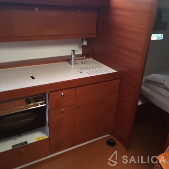 Dufour 410 GL - Yacht Charter Sailica