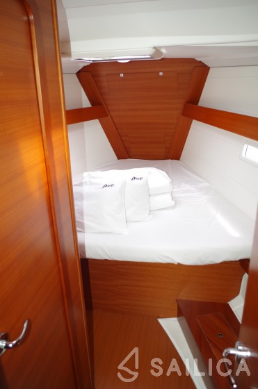 Dufour 410 GL - Yacht Charter Sailica