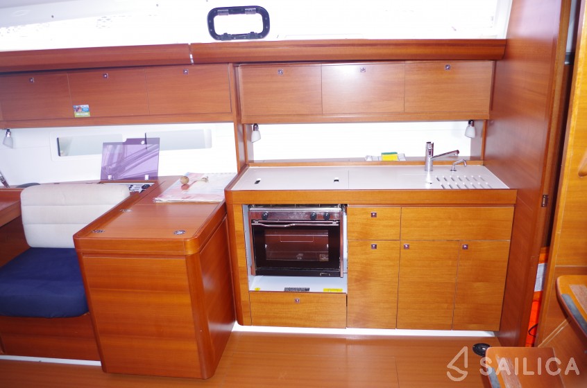 Dufour 410 GL - Yacht Charter Sailica