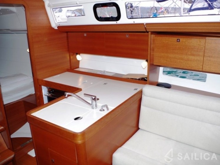 Dufour 350 GL - Yacht Charter Sailica