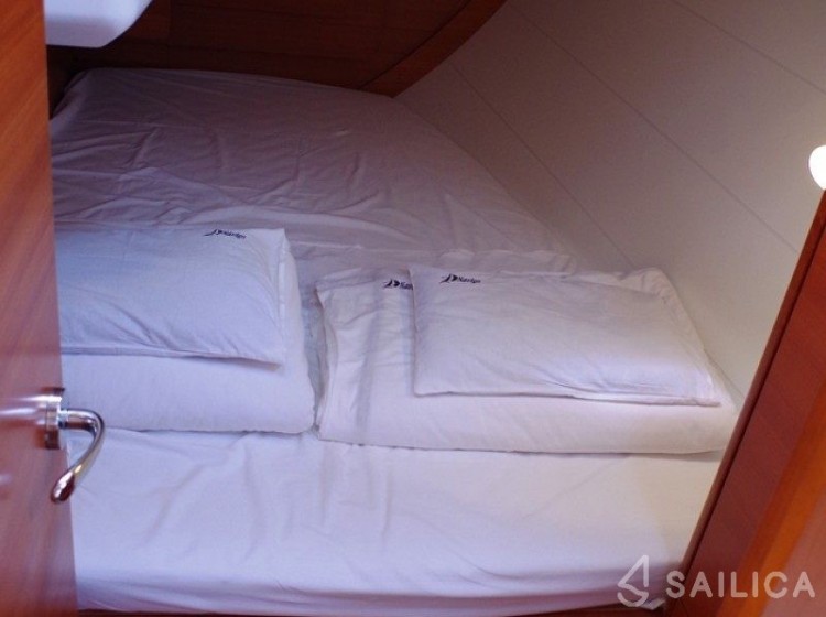 Dufour 350 GL - Yacht Charter Sailica