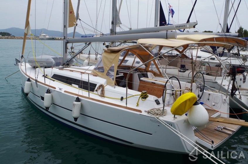 Dufour 350 GL - Yacht Charter Sailica