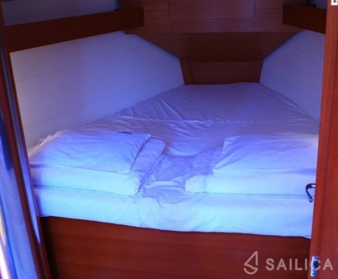 Dufour 350 GL - Yacht Charter Sailica