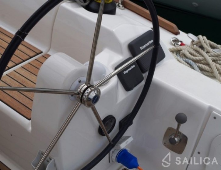 Dufour 350 GL - Yacht Charter Sailica