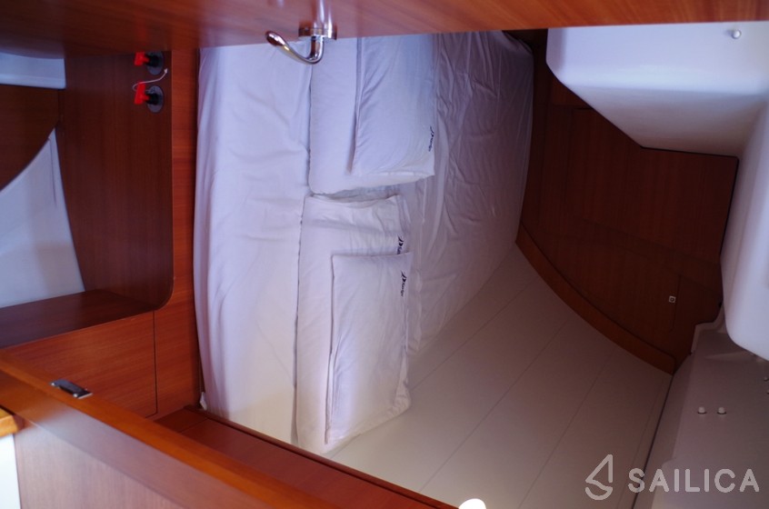 Dufour 350 GL - Yacht Charter Sailica