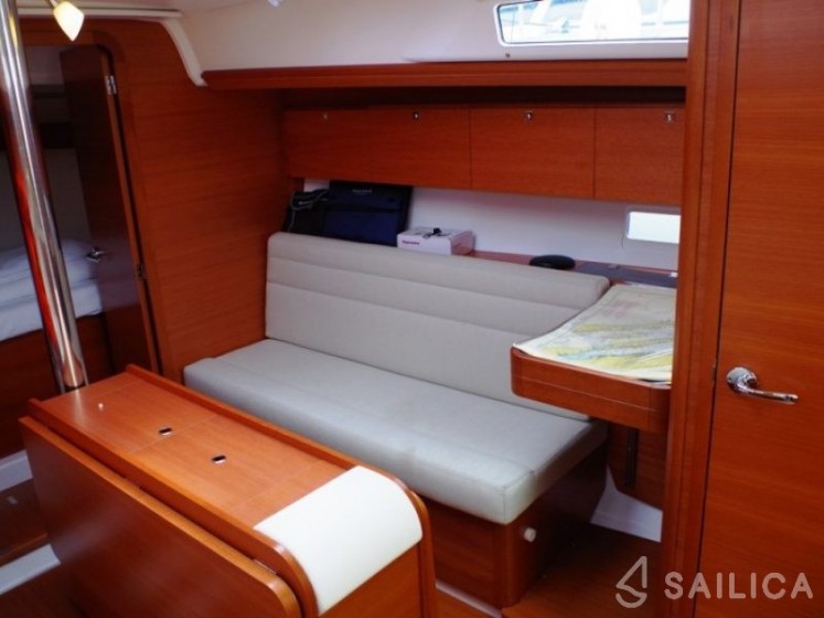 Dufour 350 GL - Yacht Charter Sailica