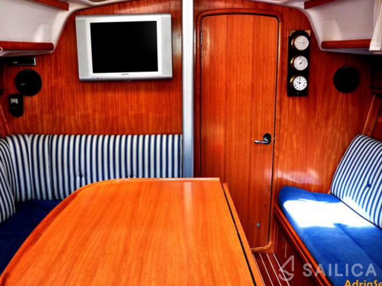 Bavaria 33 Cruiser - Yacht Charter Sailica