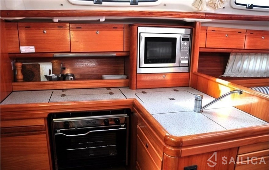 Bavaria 38 Cruiser - Yacht Charter Sailica