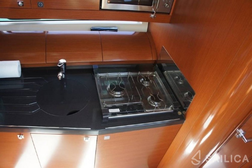 Leader 10 - Yacht Charter Sailica