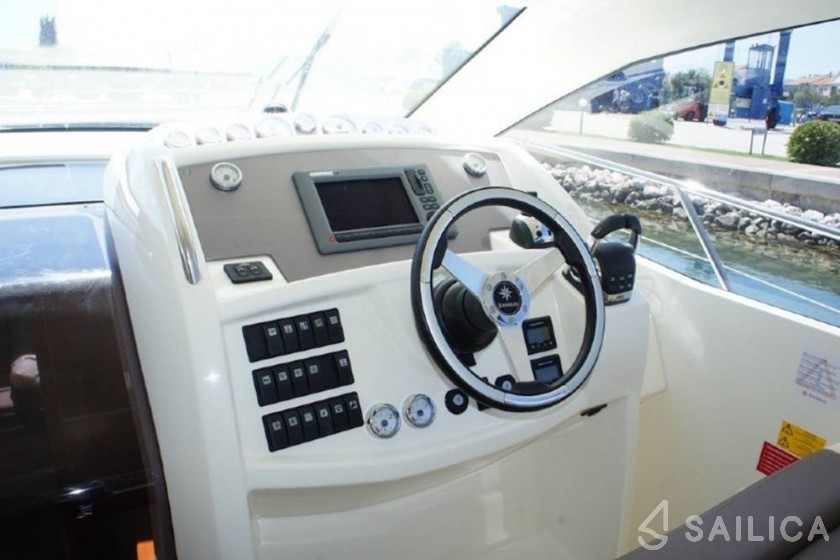 Leader 10 - Yacht Charter Sailica