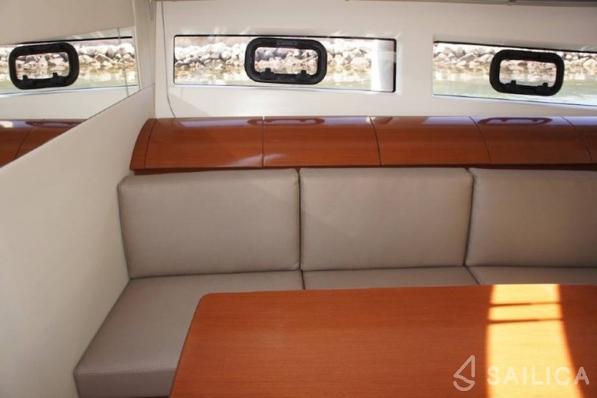 Leader 10 - Yacht Charter Sailica