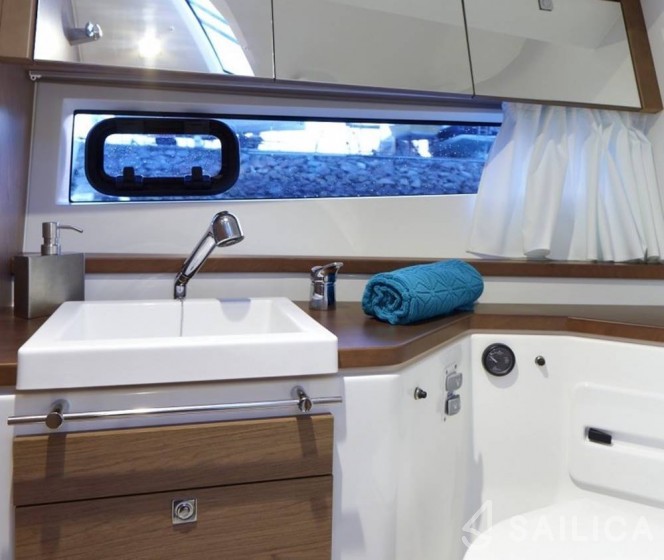 Leader 10 - Yacht Charter Sailica