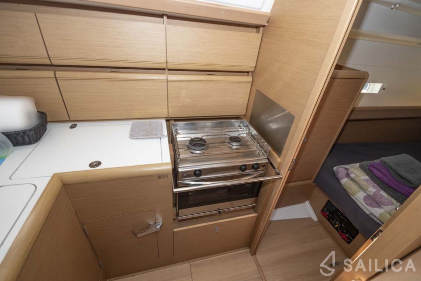 Sun Odyssey 389 - Yacht Charter Sailica