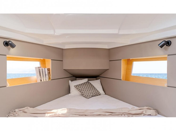 Oceanis 35 - Yacht Charter Sailica