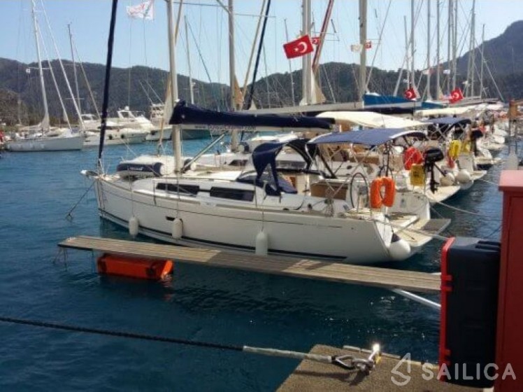 Dufour 335 Grand Large - Yacht Charter Sailica