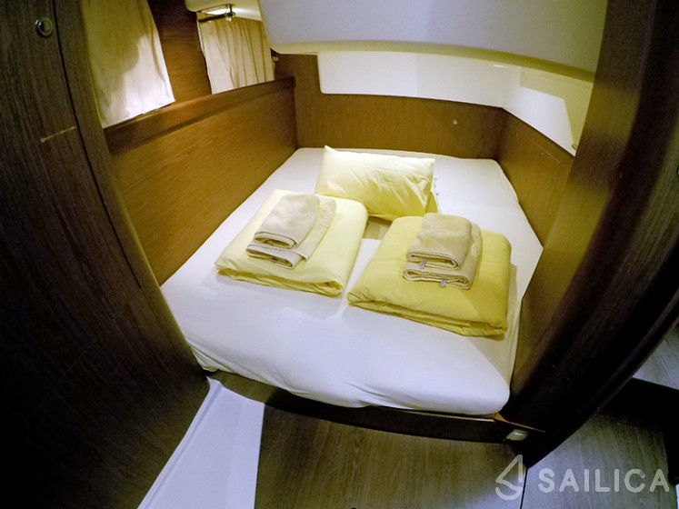 Antares 36 - Yacht Charter Sailica