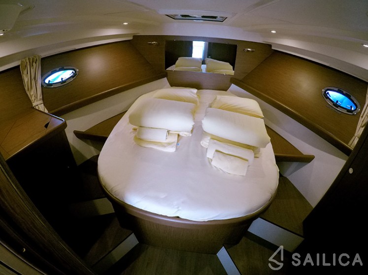 Antares 36 - Yacht Charter Sailica
