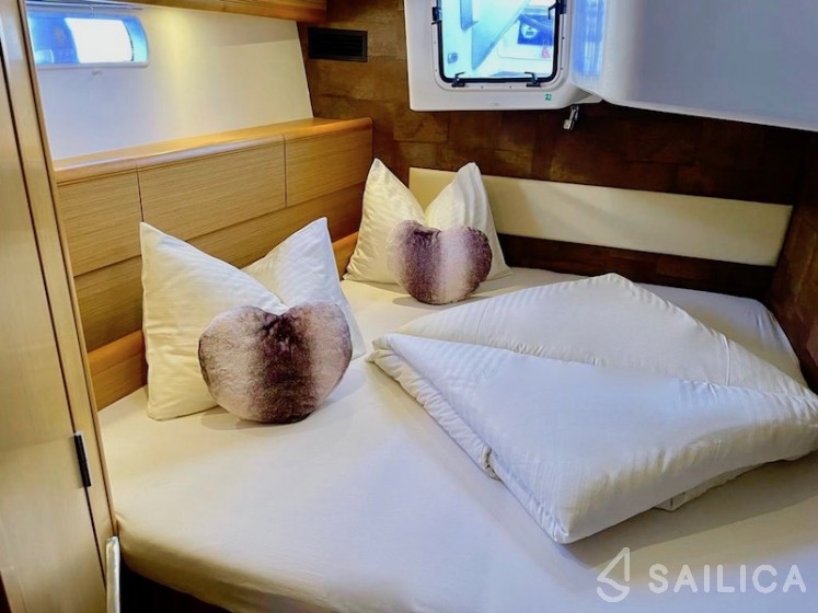 Jeanneau 57 - Yacht Charter Sailica
