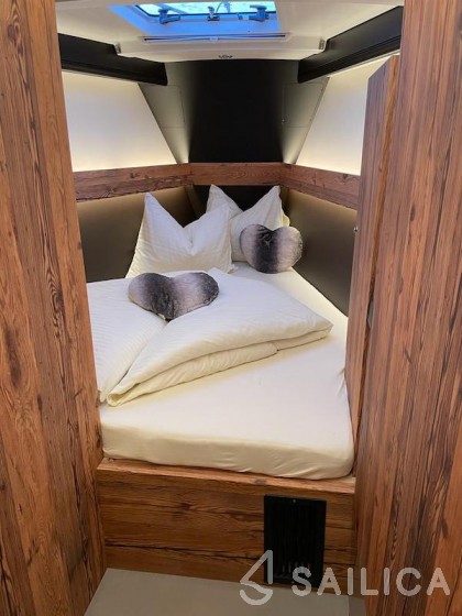 Jeanneau 57 - Yacht Charter Sailica