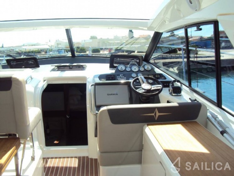 Bavaria 400 Coupe - Yacht Charter Sailica