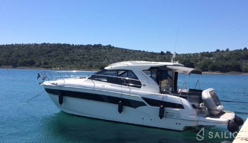 Bavaria 400 Coupe - Yacht Charter Sailica