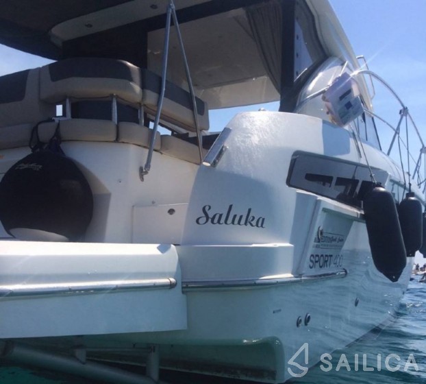 Bavaria 400 Coupe - Yacht Charter Sailica