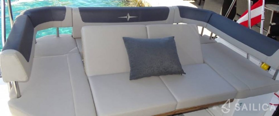 Bavaria 400 Coupe - Yacht Charter Sailica