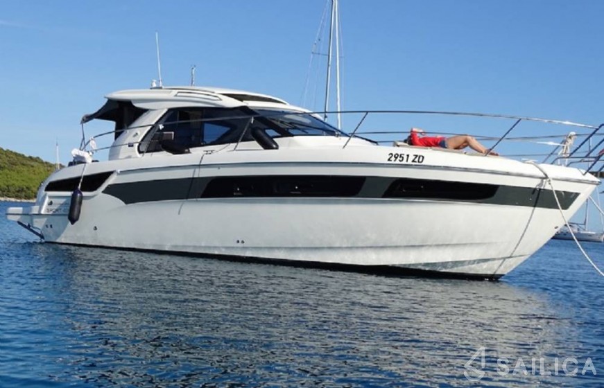 Bavaria 400 Coupe - Yacht Charter Sailica