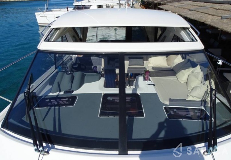 Bavaria 400 Coupe - Yacht Charter Sailica