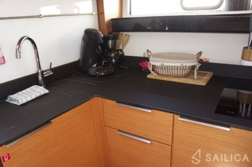 Bavaria 400 Coupe - Yacht Charter Sailica