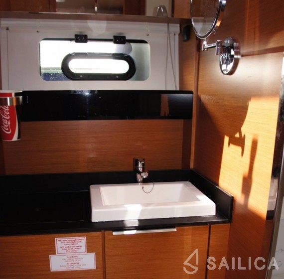 Bavaria 400 Coupe - Yacht Charter Sailica