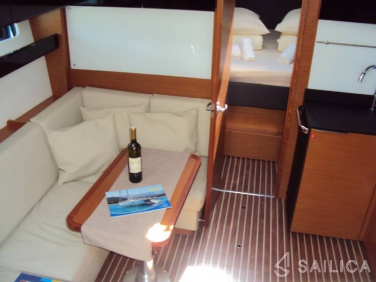 Bavaria 400 Coupe - Yacht Charter Sailica