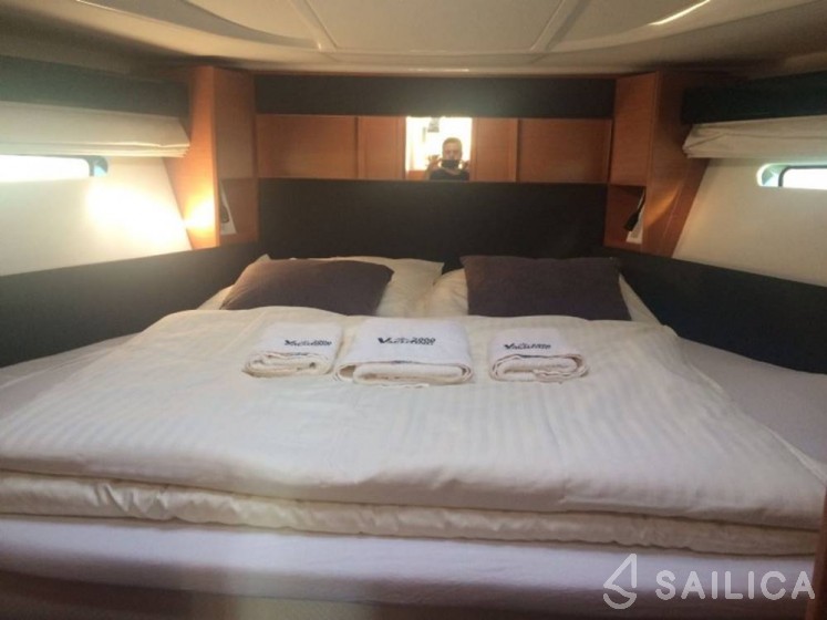 Bavaria 400 Coupe - Yacht Charter Sailica
