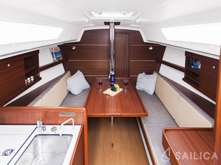 Delphia 31 - Yacht Charter Sailica