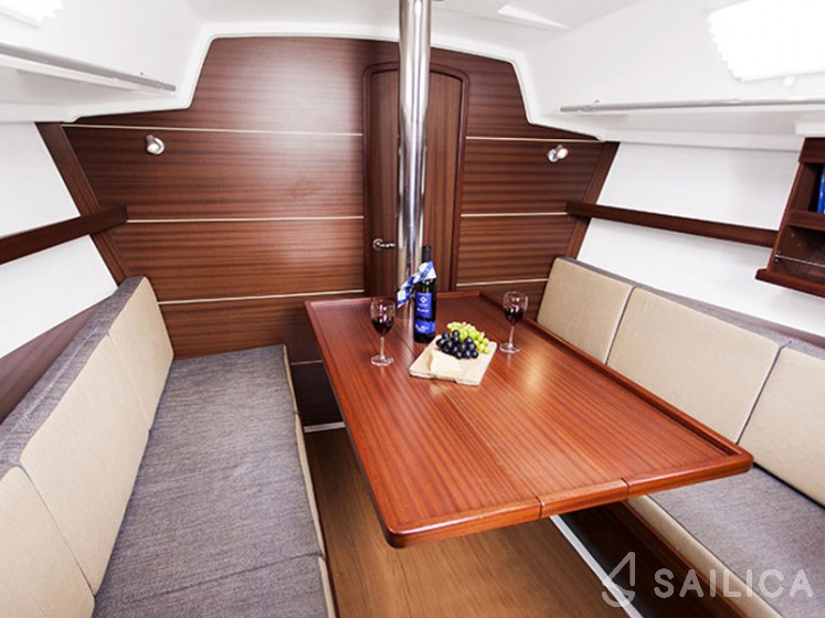 Delphia 31 - Yacht Charter Sailica