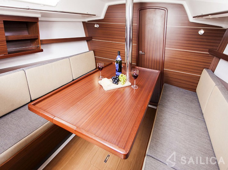 Delphia 31 - Yacht Charter Sailica