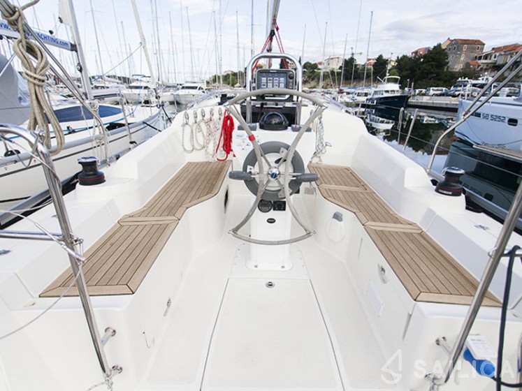 Delphia 31 - Yacht Charter Sailica